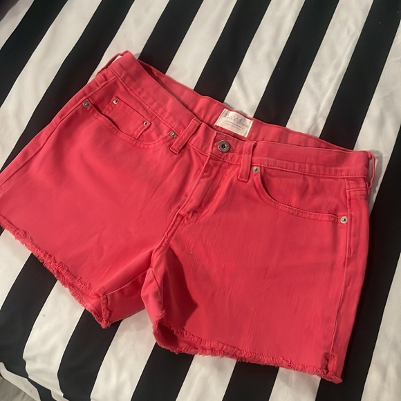 Levis summer shorts size 4 would be like a medium 4 colors all same size - Picture 3 of 5
